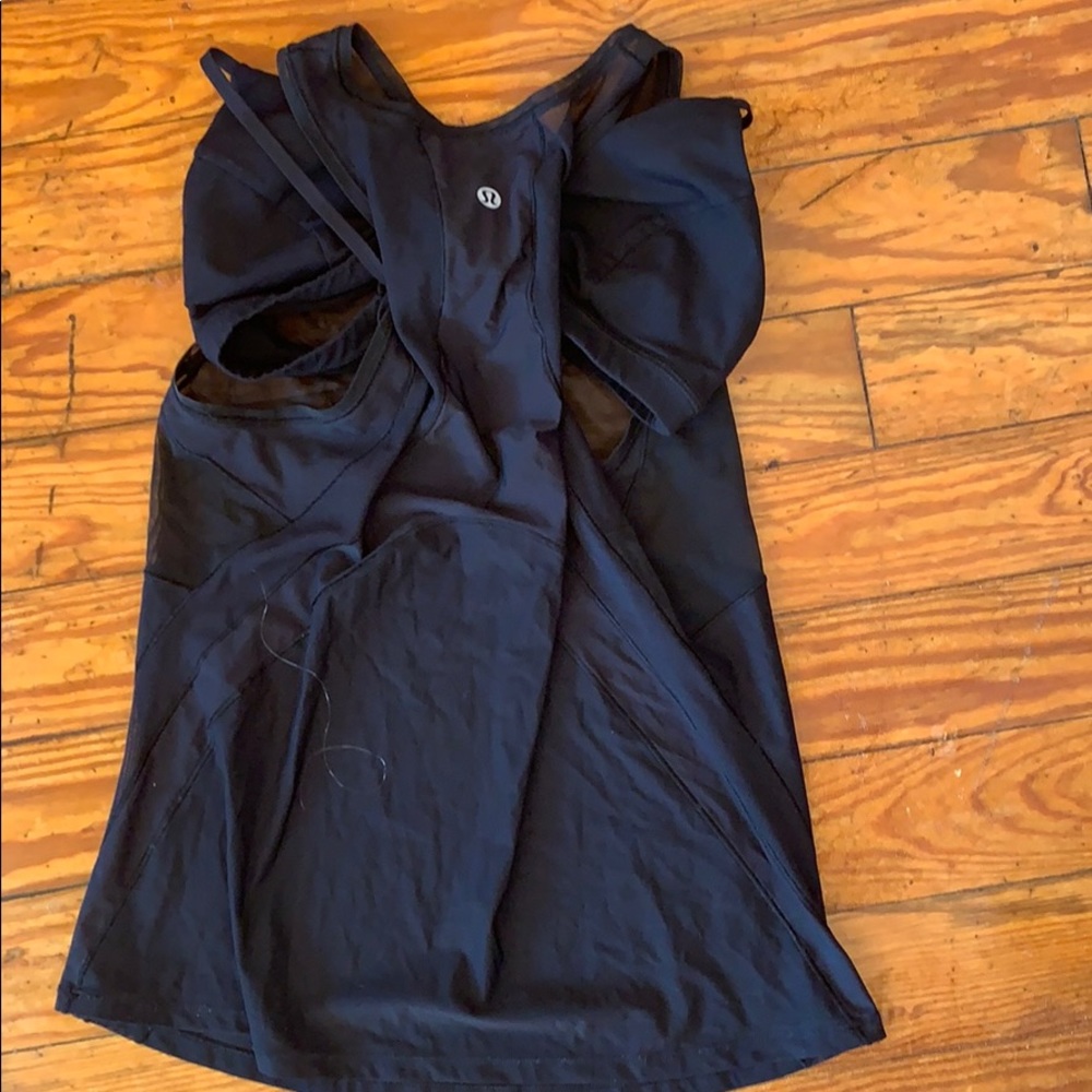 Black lululemon tank with built in sports bra